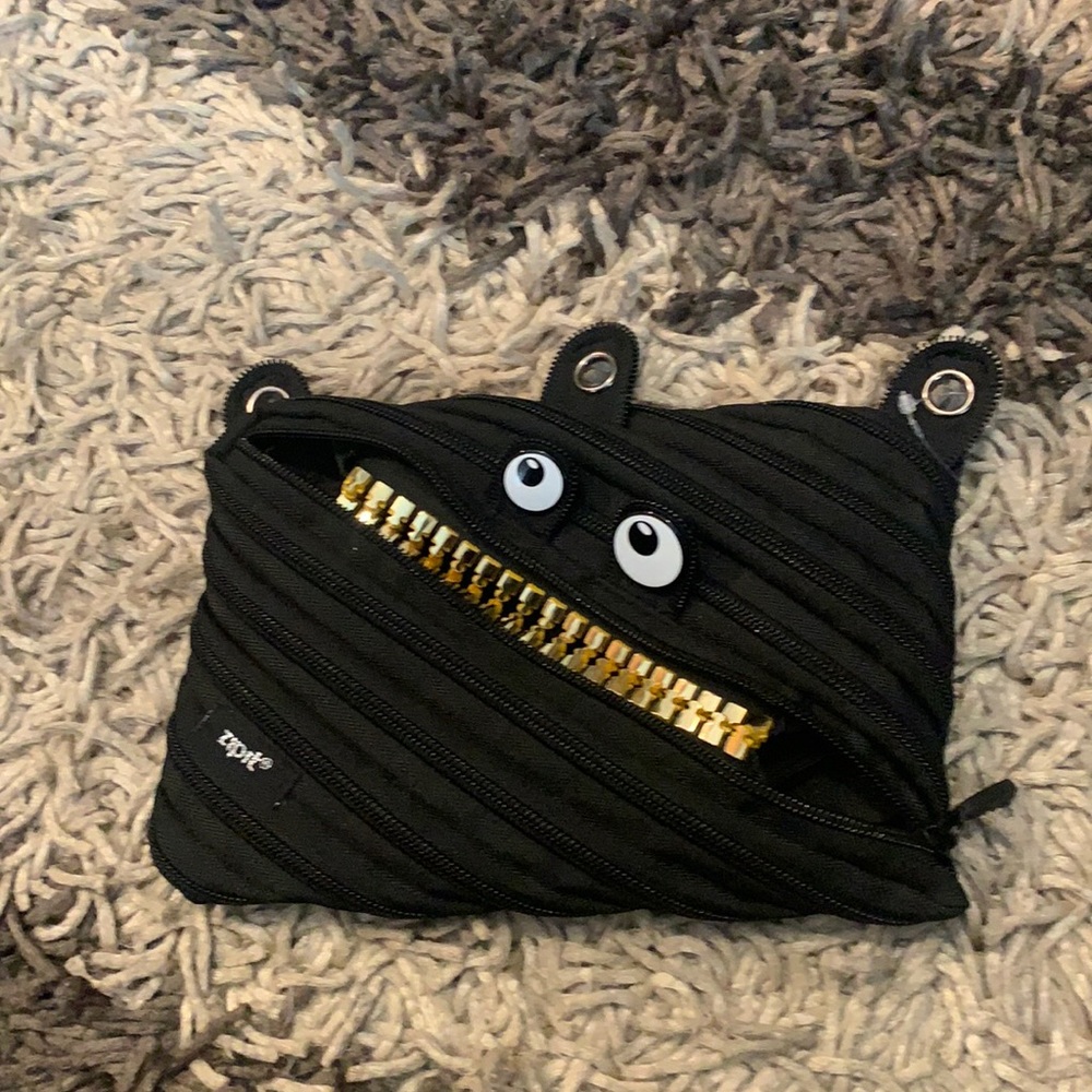 Zip It 3 ring monster case NWOT